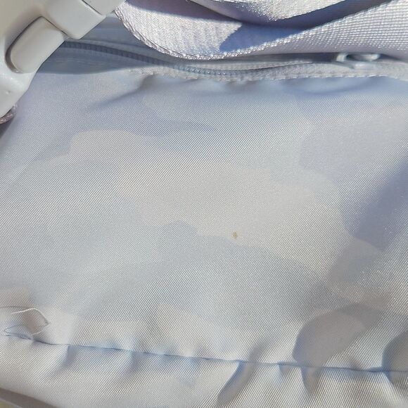 Lululemon Everywhere Belt Bag 1L - Silver Drop Camo White Opal - Picture 4 of 7